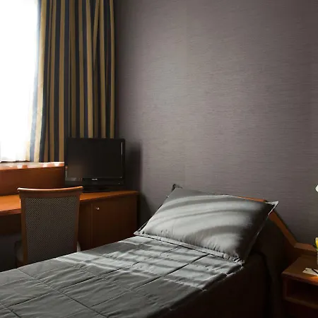 Hotel Zone 4*