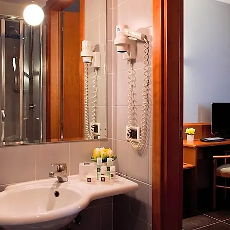 Hotel Zone 4*
