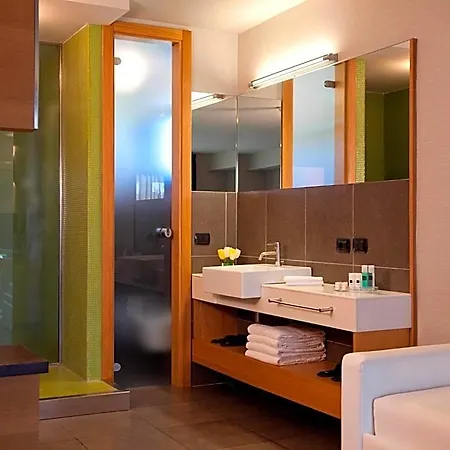 Zone Hotel 4*