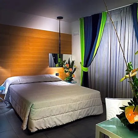 Hotel Zone 4*